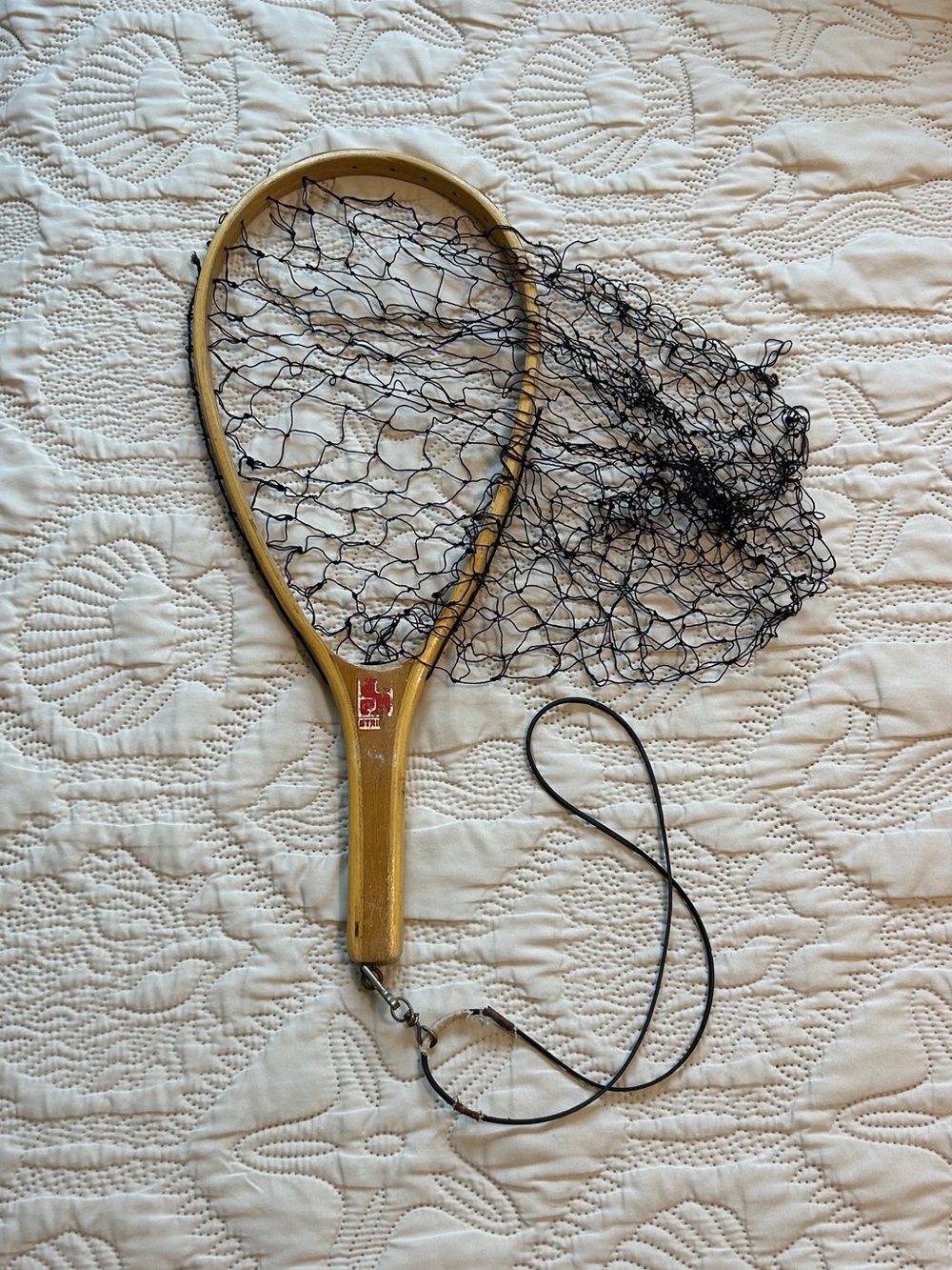 🍀RARE! VTG STRIKER Wooden Hand Fly Fish Net with Black Mesh